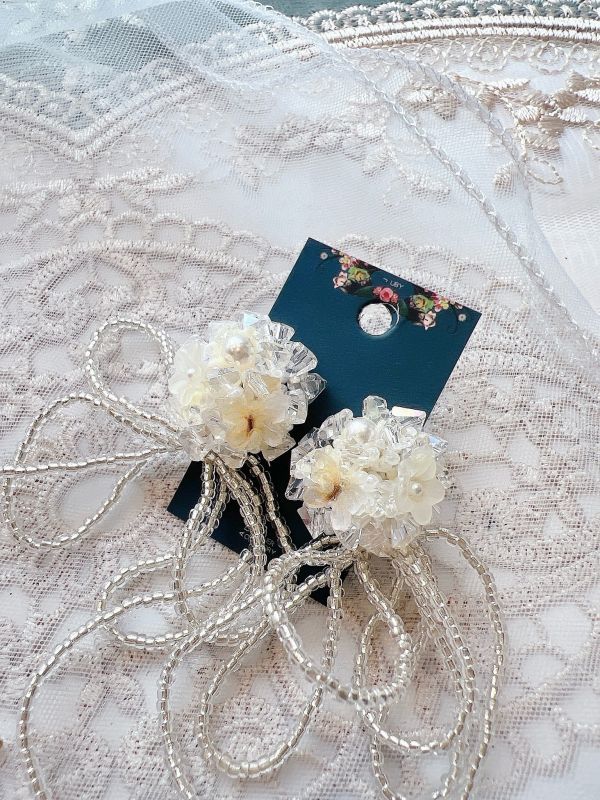 水晶繡花球蝴蝶結串珠垂墜銀針耳環 