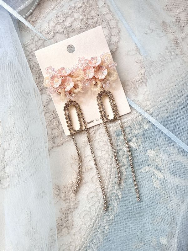 日系串珠花浪漫垂墜耳環 