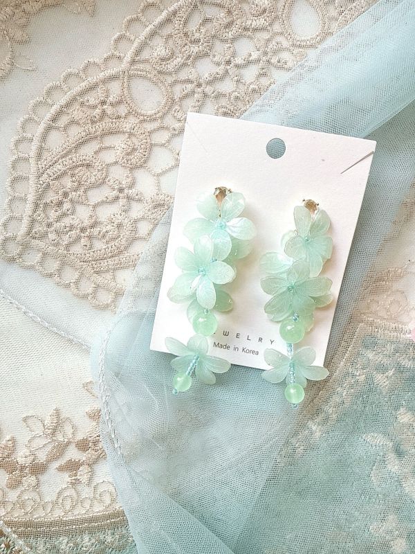 粉嫩柔美垂墜花兒銀針耳環 