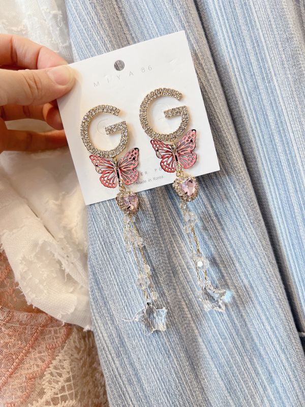 G型字母垂墜不對稱水晶大耳環（蝴蝶款） 