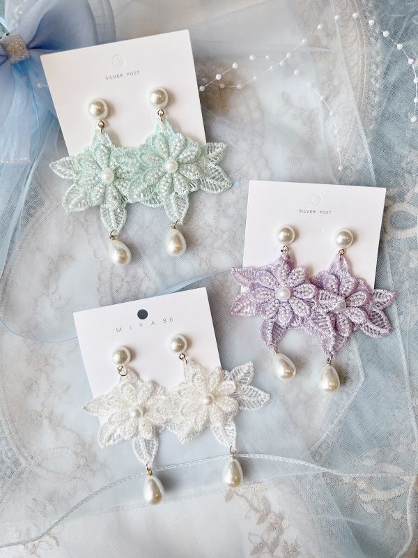 串珠蕾絲立體花型垂墜鋼針大耳環 