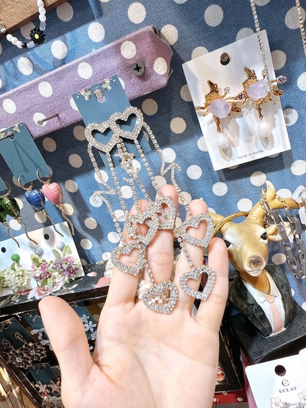 愛心垂墜長版華麗耳環 