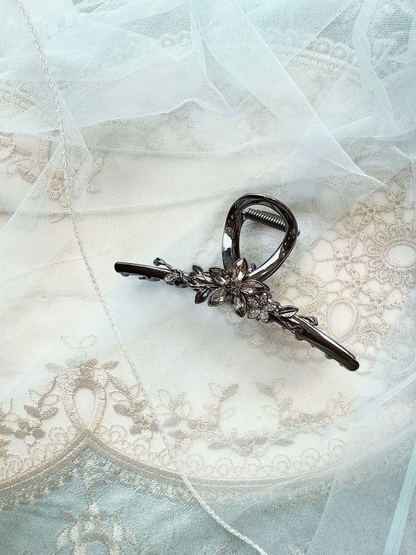 鐵灰色金屬雕花水鑽抓夾 