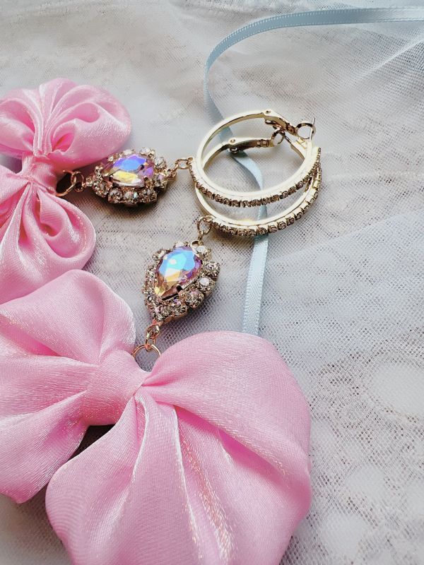 圈狀滿鑽珠光粉色蝴蝶結鋼針大耳環 