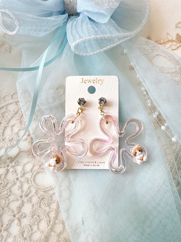 垂墜磷光花朵壓克力貓咪耳環 