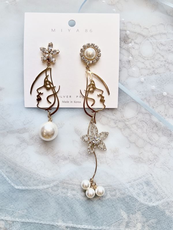 不對稱線條型側臉垂墜大耳環 