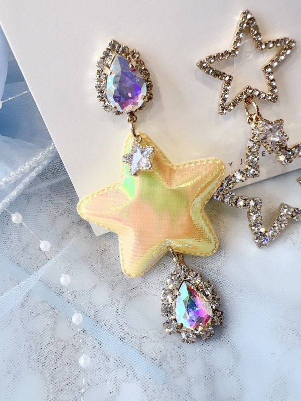 黃色星星不對稱滿鑽星型大耳環 