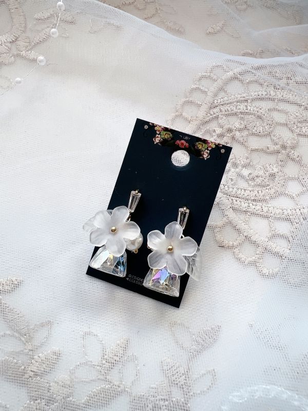 鋯石樹酯鈴鐺造型花朵鋼針耳環 