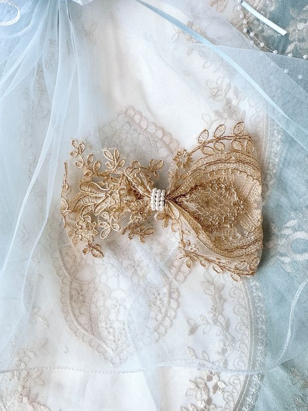 金色刺繡紡紗公主彈跳夾 