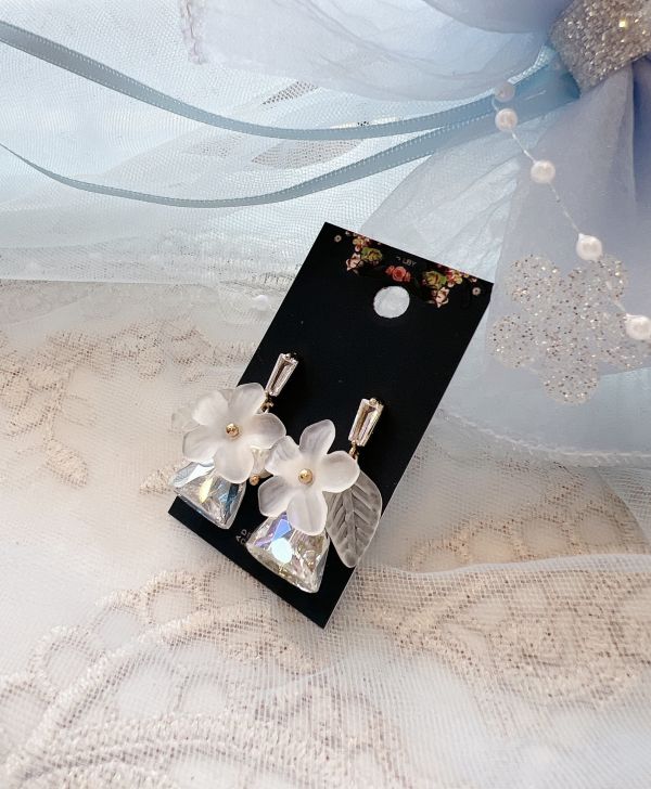 鋯石樹酯鈴鐺造型花朵鋼針耳環 