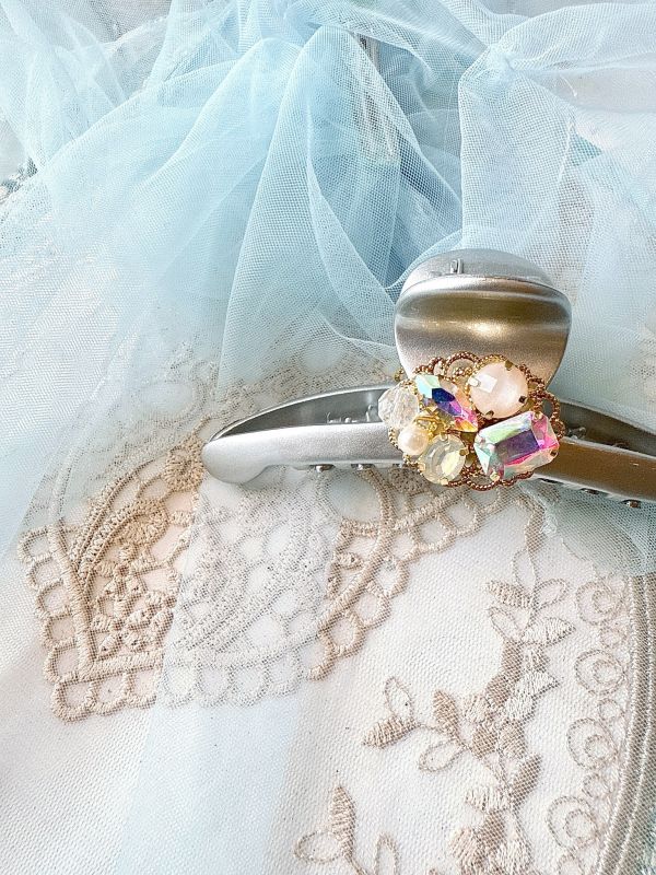 寶石彩光銀色抓夾 