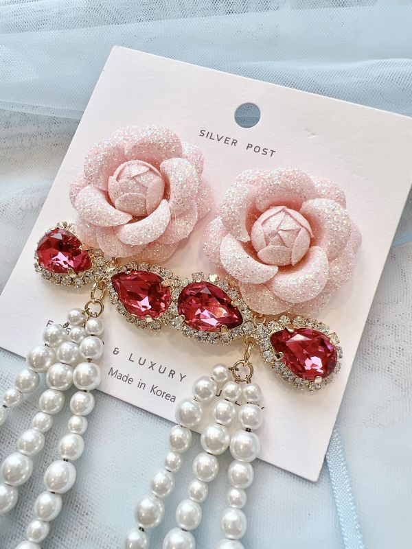 立體玫瑰蝴蝶結亮鑽垂墜珍珠大耳環 