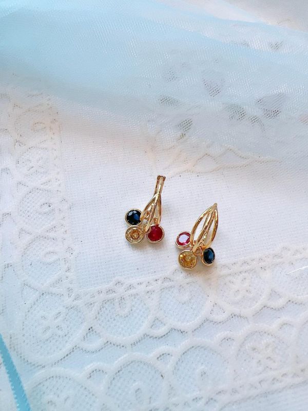 圈狀耳釦式鋯石小垂墜耳環 