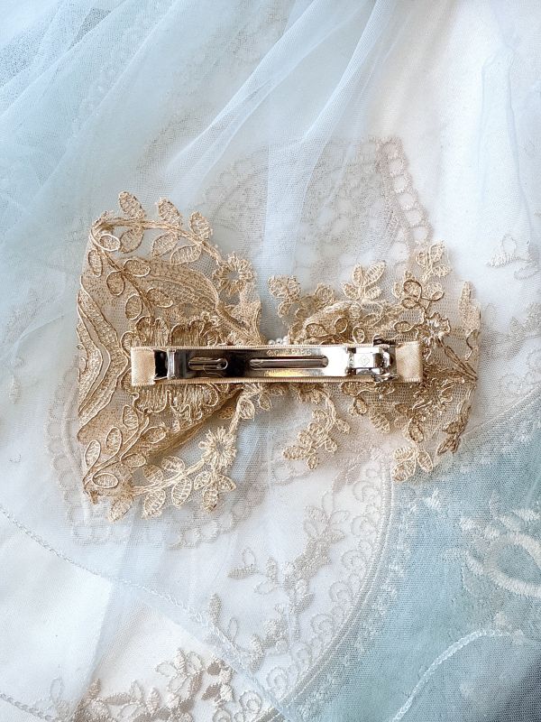 金色刺繡紡紗公主彈跳夾 