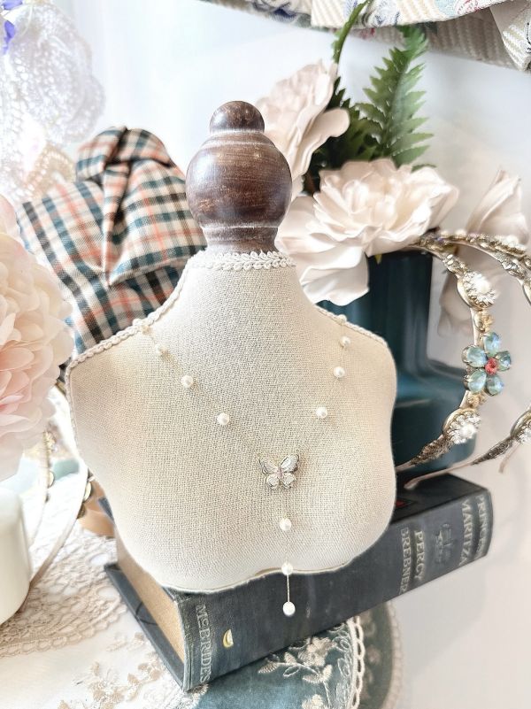 V型典雅珍珠點綴蝴蝶垂墜鍊 