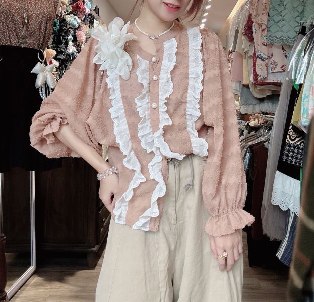 維多利亞蕾絲大寬袖襯衫 