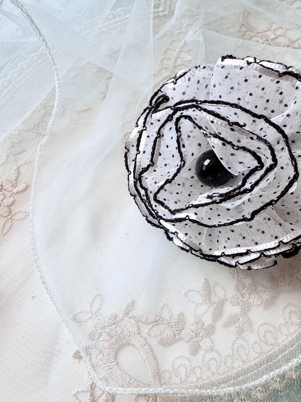 黑白點點蓬蓬花朵髮束 