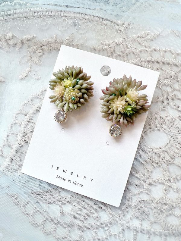 森林系水晶點綴樹酯小花垂墜鋯石鋼針耳環 