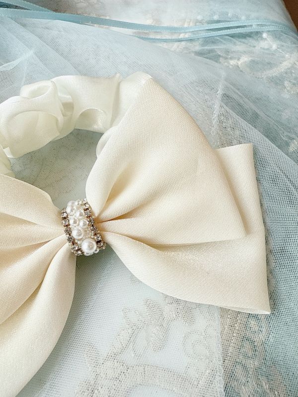 氣質感公主風緞面蝴蝶結大腸圈髮束 