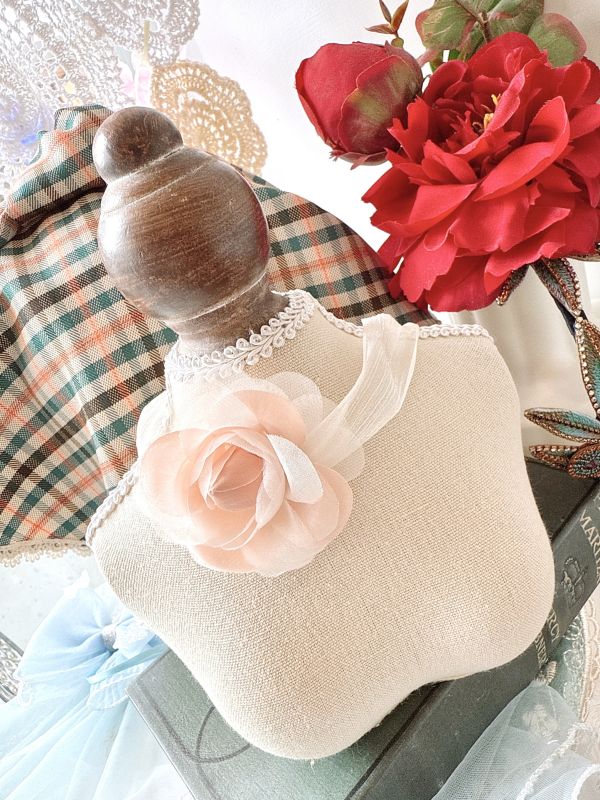 浪漫迷人淡粉立體玫瑰花透膚頸鏈 