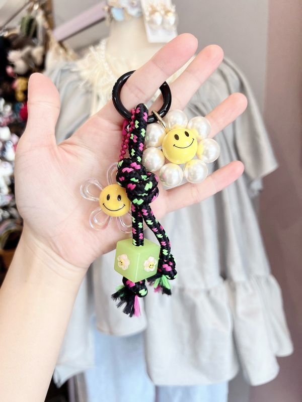 串珠微笑掛繩吊飾 