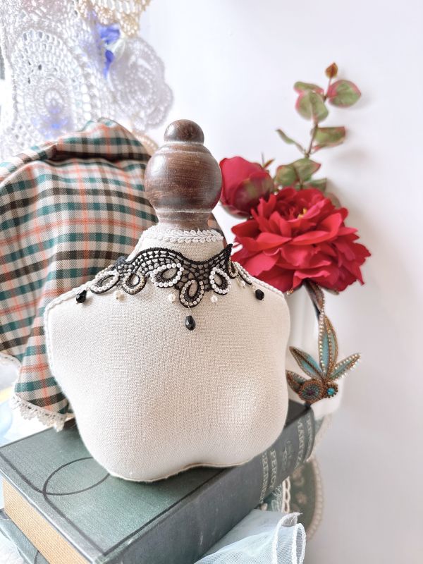 維多莉亞英式奢華不規則蕾絲頸鏈 