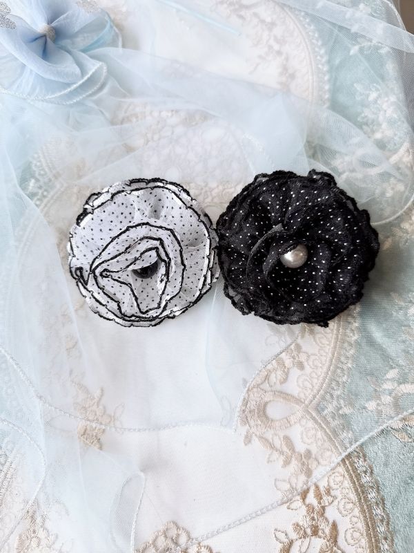 黑白點點蓬蓬花朵髮束 