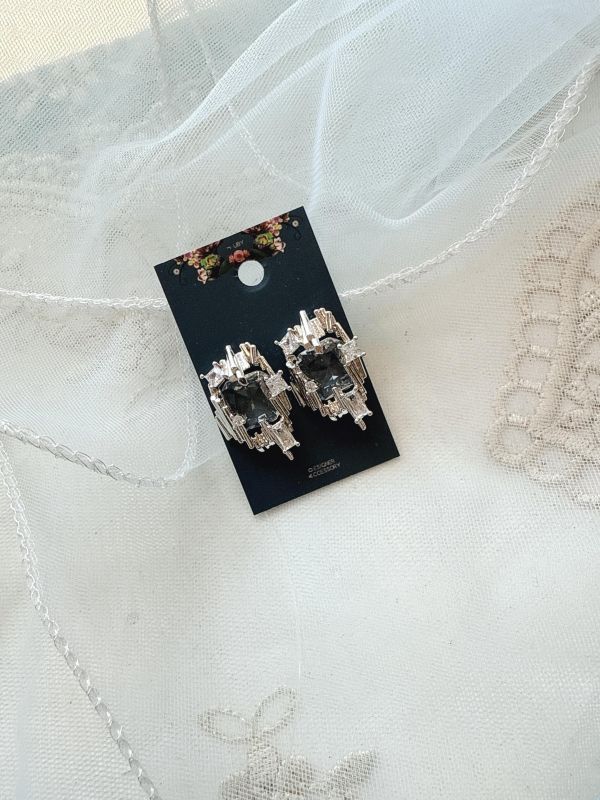 鋯石線條金屬感個性耳環 