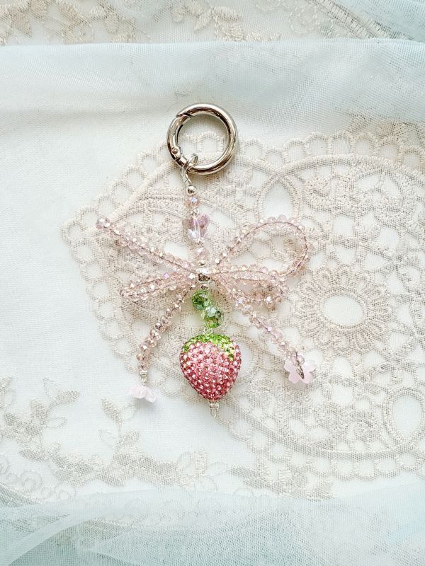水晶蝴蝶結草莓掛飾/手機吊飾 