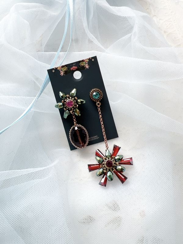 手工設計不對稱水晶造型耳環 