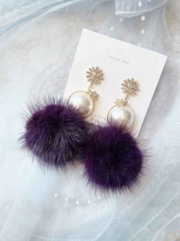 滿鑽雪花垂墜珍珠貂毛大耳環（紫色 