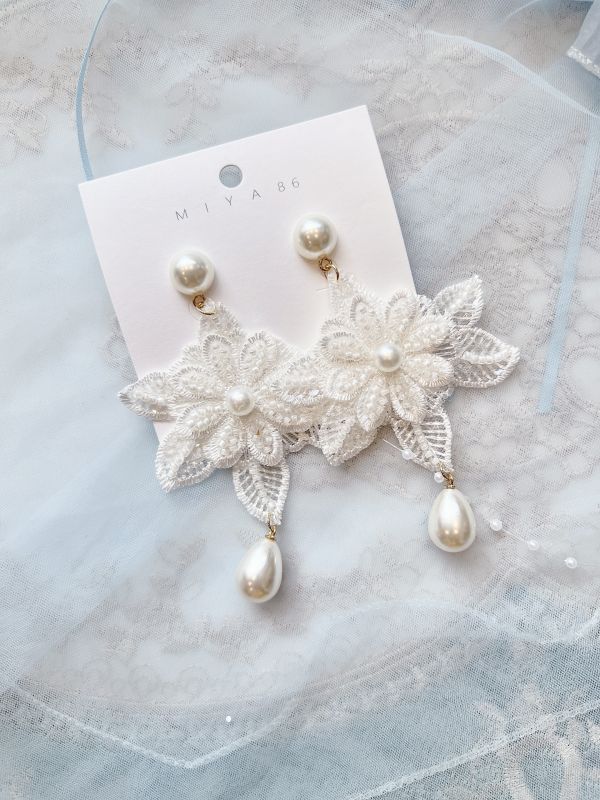 串珠蕾絲立體花型垂墜鋼針大耳環 