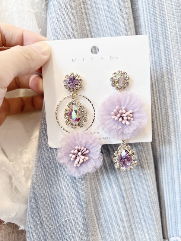 閃鑽雪紡小花不對稱氣質耳環 