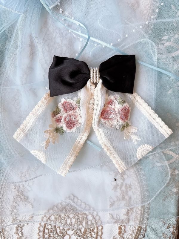 靜謐玫瑰刺繡蝴蝶結公主彈跳夾 