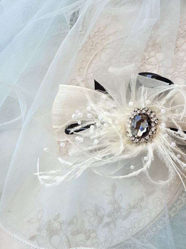 白雪紛飛花型羽毛華麗抓夾 