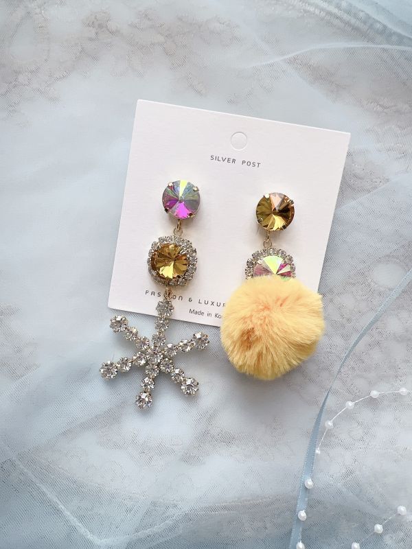 華麗閃鑽雪花毛球鋼針大耳環（黃色） 