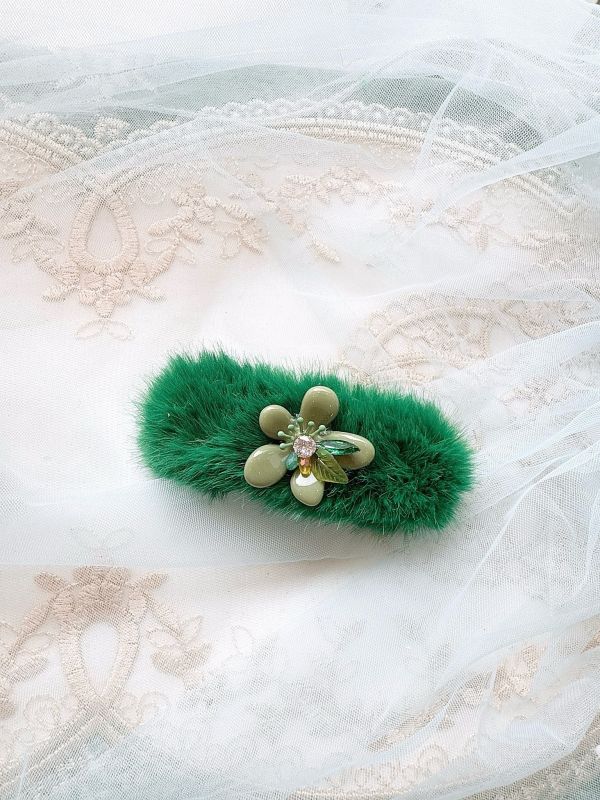 油滴盛開花朵點綴水晶森林系兔毛髮夾 