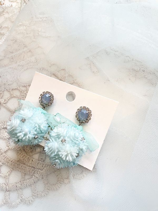 蛋白石花球小巧可愛銀針耳環 