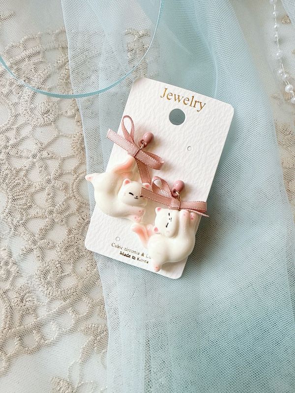 蝴蝶結慵懶貓咪耳環 