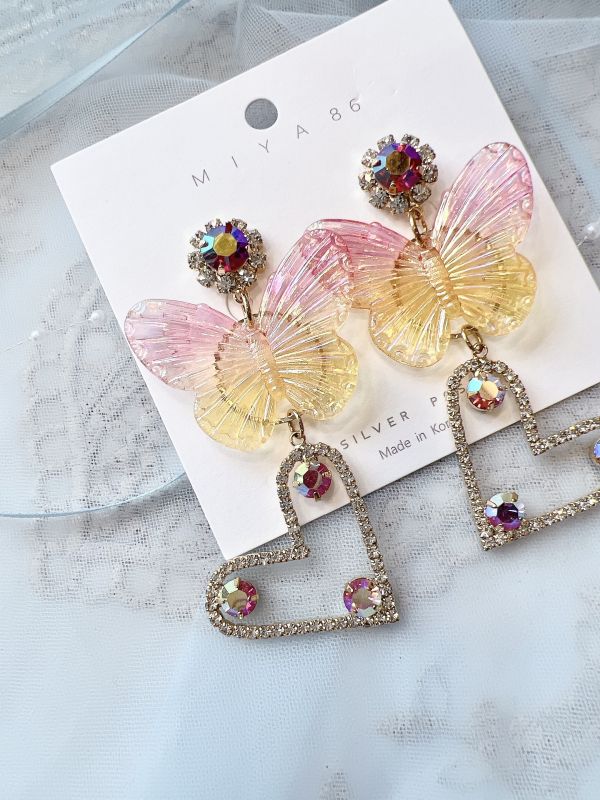 樹酯漸層蝴蝶垂墜式鋼針大耳環 