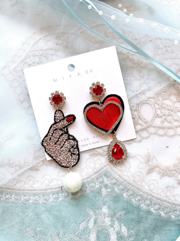 手比愛心亮片刺繡手工設計大耳環 