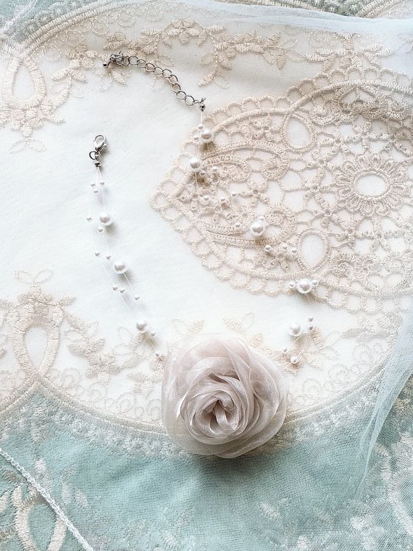 法式珍珠氣質柔感雪紡玫瑰頸鏈 