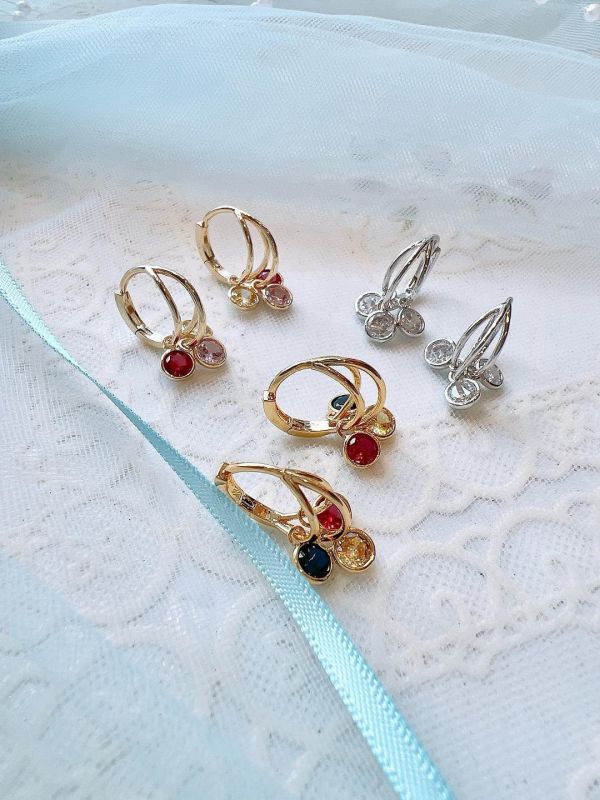 圈狀耳釦式鋯石小垂墜耳環 