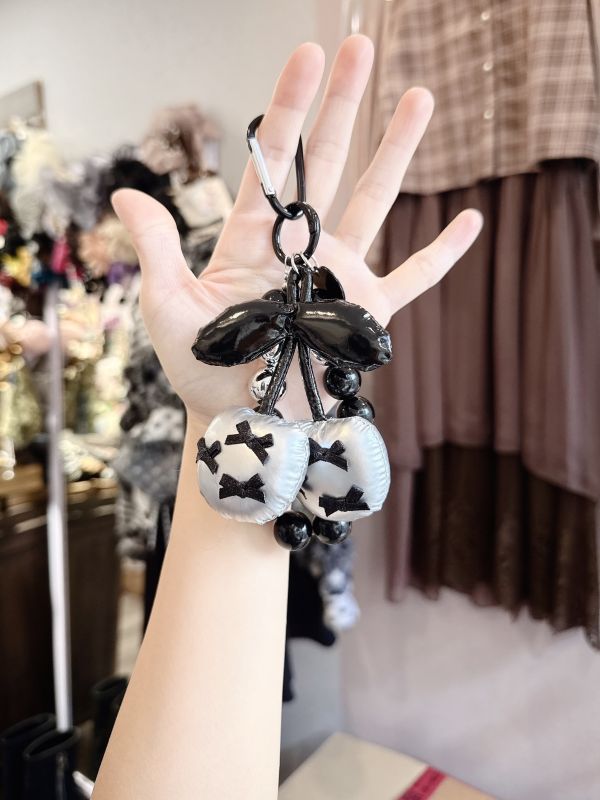 皮革櫻桃串珠吊飾 