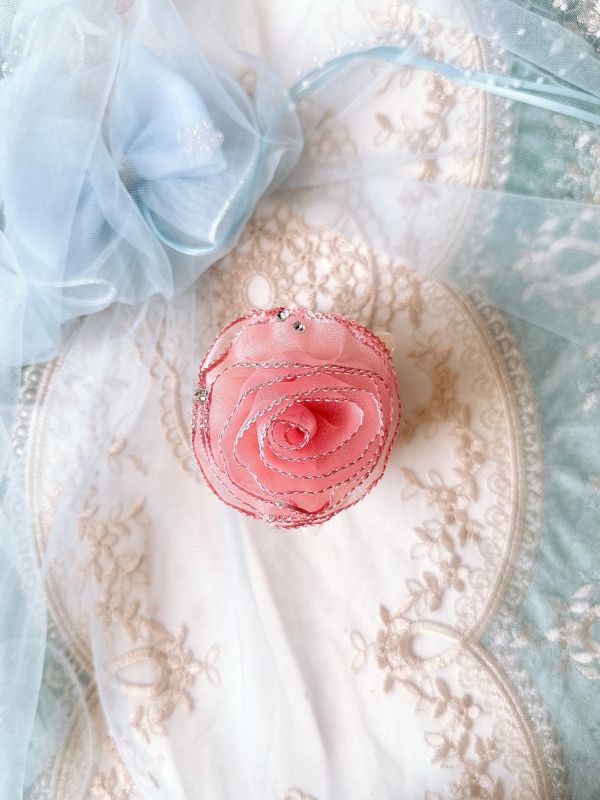 露水粉玫瑰雪紡樹酯抓夾 