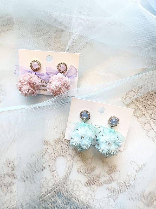 蛋白石花球小巧可愛銀針耳環 