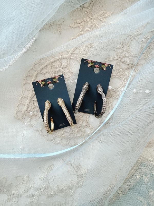 鋯石滿鑽蛇形立體耳環 