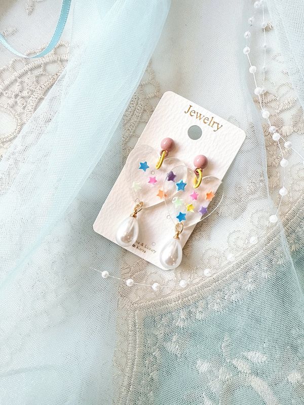 壓克力愛心垂墜耳環 