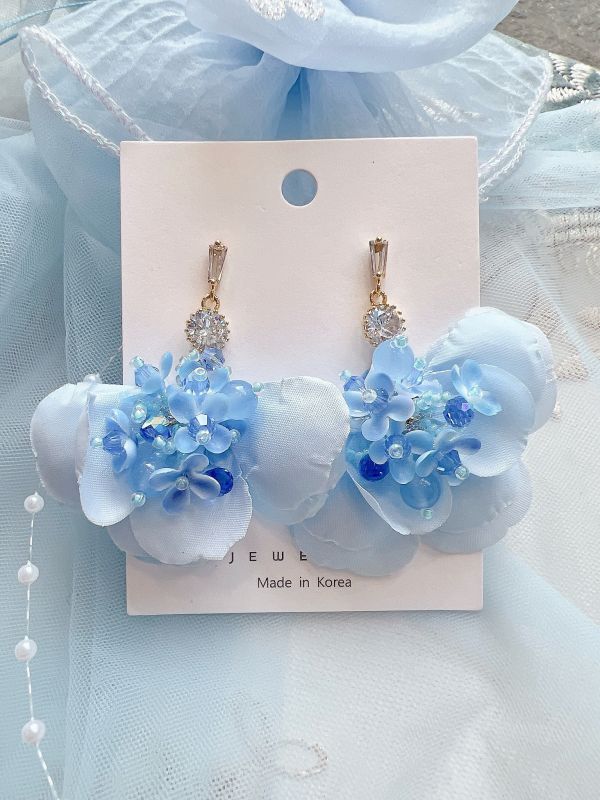 鋯石華麗水晶點綴樹酯花綻開造型鋼針耳環 