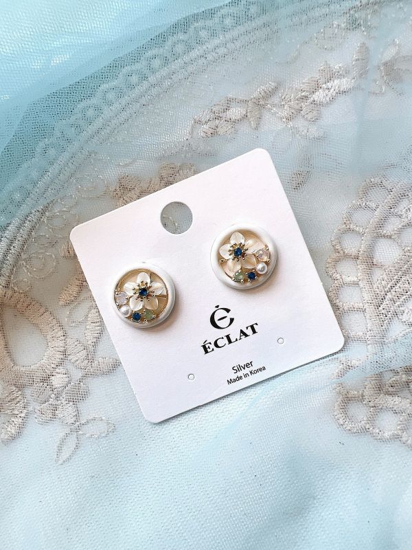 精緻貝殼花鋯石點綴復古圓框耳環 